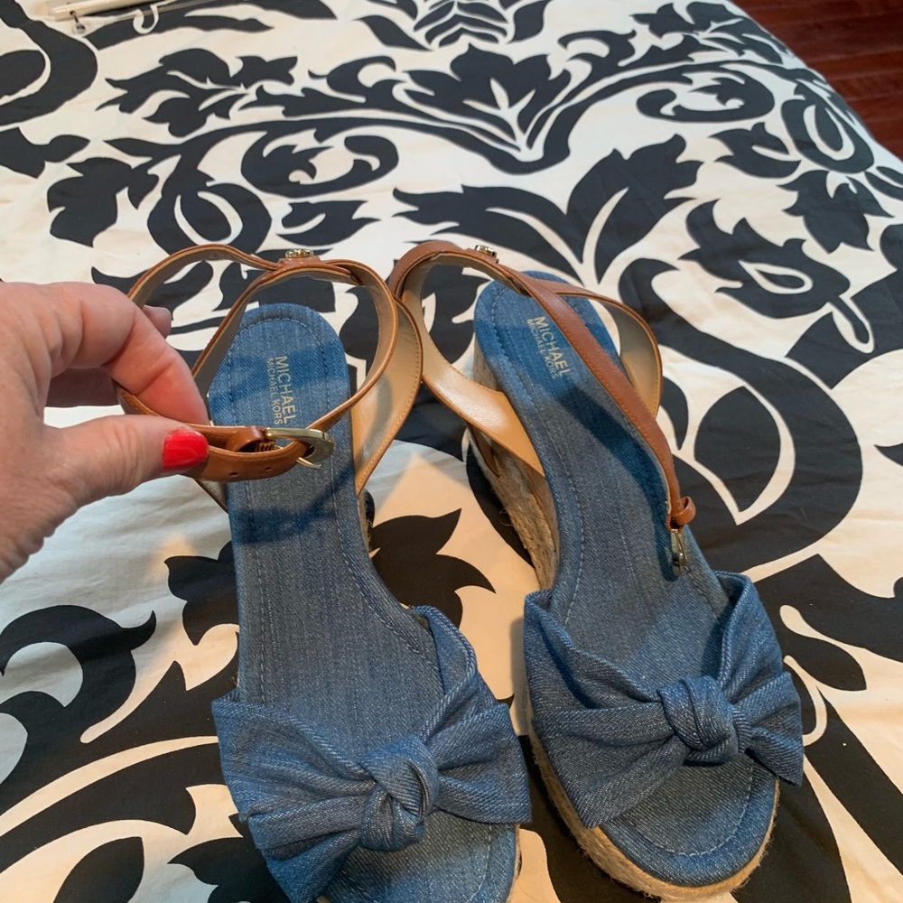 Micheal Kors platform sandals - Picture 2 of 4